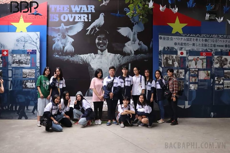 Học sinh nhà trường tham quan tại khu di tích lịch sử Hỏa Lò Học sinh nhà trường tham quan tại khu di tích lịch sử Hỏa Lò