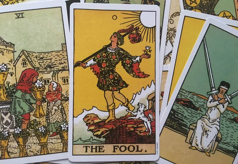 Lá bài The Fool trong bộ bài Tarot